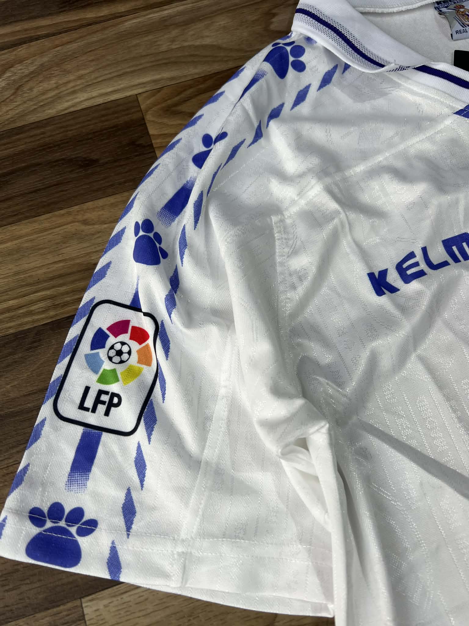 T-shirt vintage domicile rétro Kelme du Real Madrid, saison 1996/1997 - Image 5
