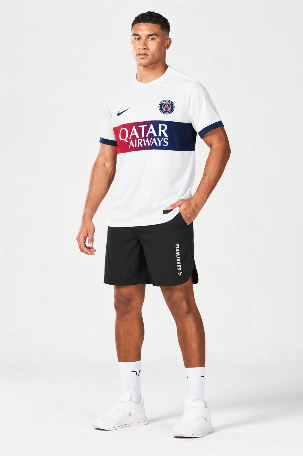 T-shirt PSG Blanc – Élégance et Passion