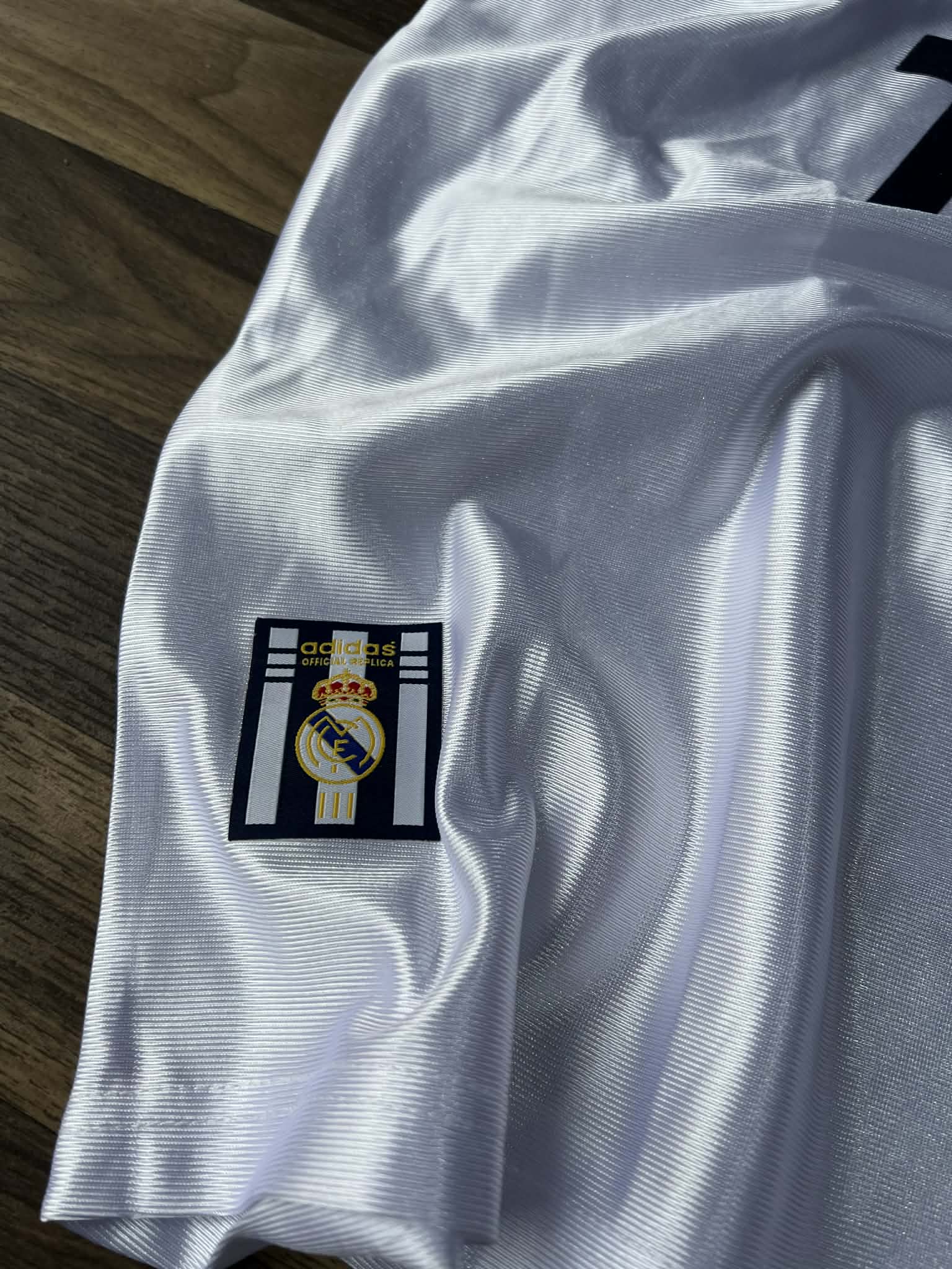 T-shirt vintage domicile Real Madrid, saison 1998/1999. - Image 5